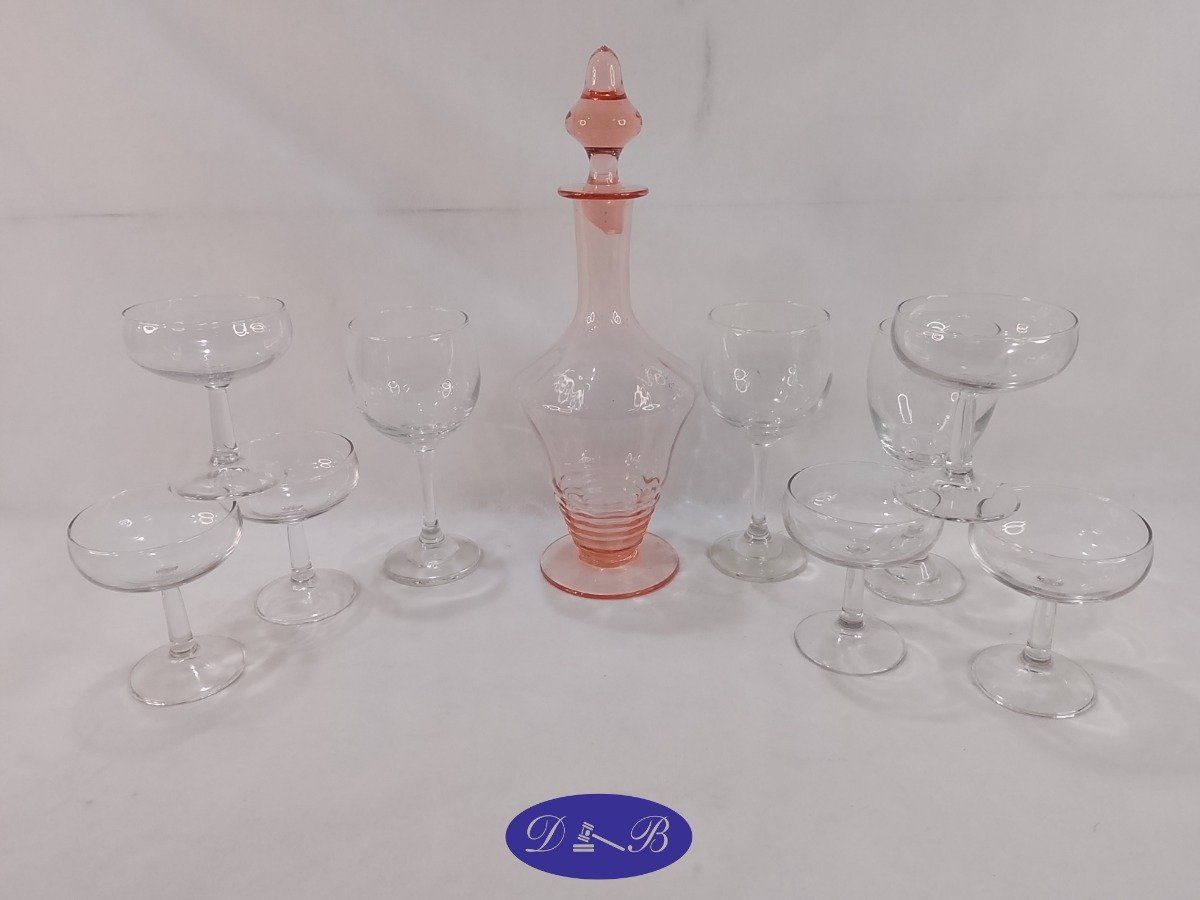 Botellón de Vidrio Rosa con Copas Varias