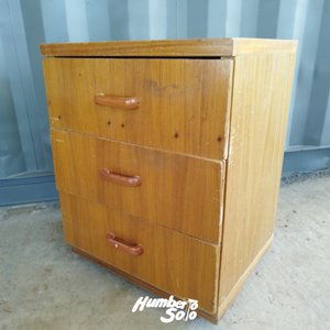 Cajonera de madera con tres cajones y ruedas - imagen 3