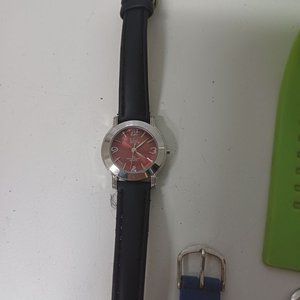 Lote de 11 Relojes Variados: Rosado, Verde, Negro y Más - imagen 7
