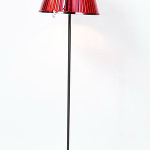 Lote anterior: Lámpara de Pie Metálica con Pantalla Acrílica Roja