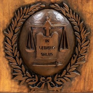 ¡Muebles de lujo en venta! Sofás, mesas y bibliotecas de alta calidad