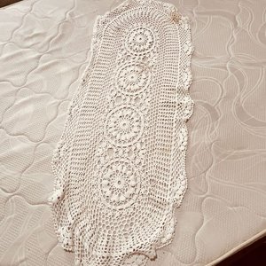 2 Manteles y 2 Caminos de Mesa Bordados Blancos y con Cinta - imagen 9