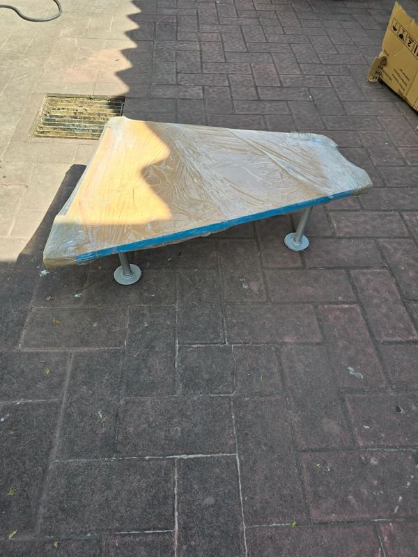 MESA PARA NIÑOS - Tabla para niños con caja de cartón y señal amarilla - imagen 2