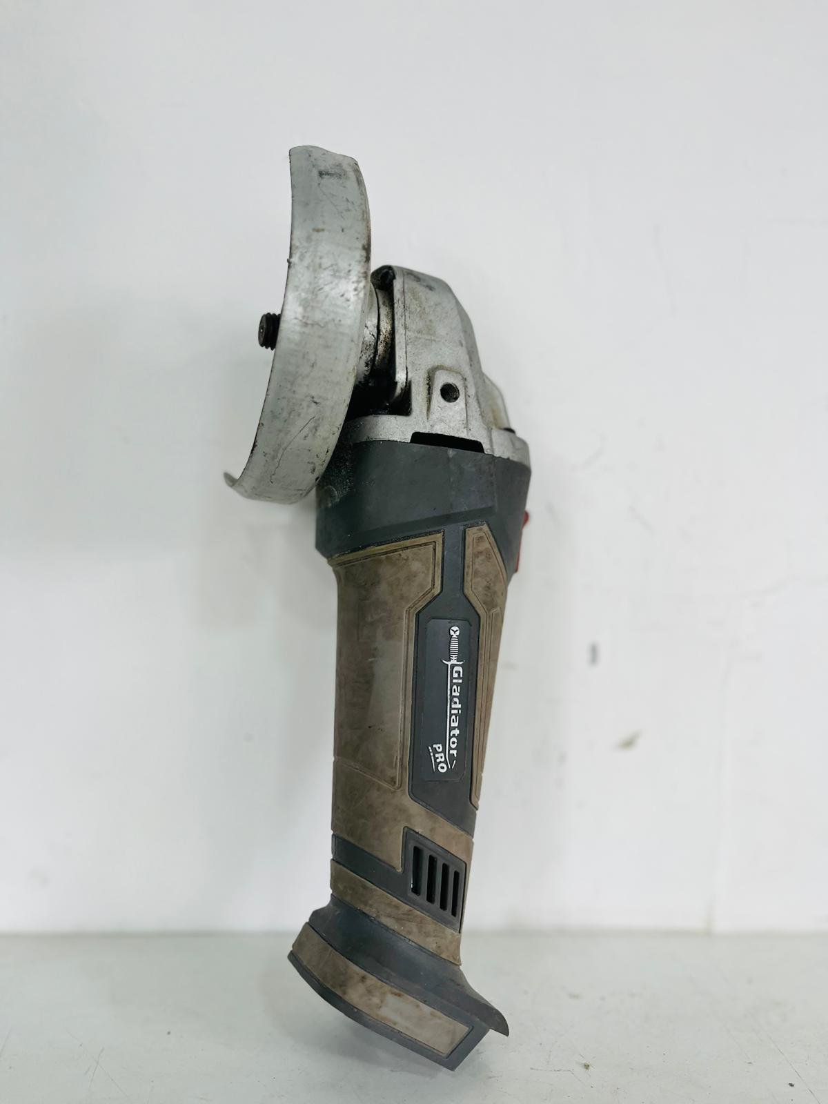 Amoladora Angular Gladiator PRO 815/18V, Funciona