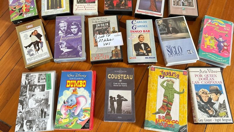 Colección de VHS, libros y revistas en buen estado - imagen 2