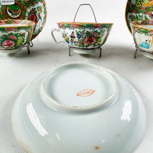 Juego de 3 Tazas de Porcelana Cantón con Platillo y Soporte - imagen 3