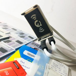22 Piezas: Soportes para Celular, Fundas para Auriculares y Protectores de Cámara/Pantalla - imagen 5