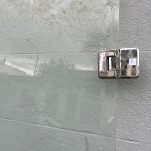 Puerta de Vidrio y Mampara de Aluminio - imagen 3