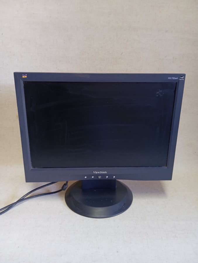 Lote siguiente: Monitor de 14' - Equipo de Computación
