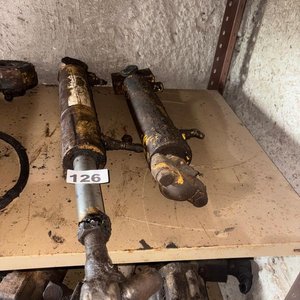 Juego de 2 Cilindros Hidráulicos Usados - imagen 4