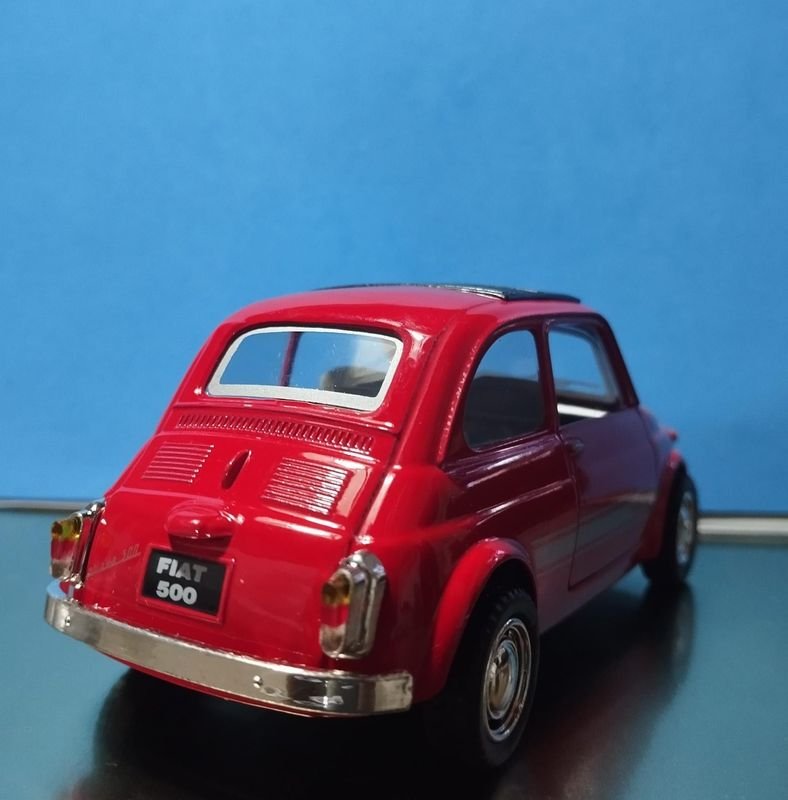 Auto Coleccionable Fiat 500, Escala 1/24 - imagen 3