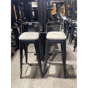 Lote siguiente: Par de Taburetes Altos de Metal con Respaldo y Asiento Tapizado
