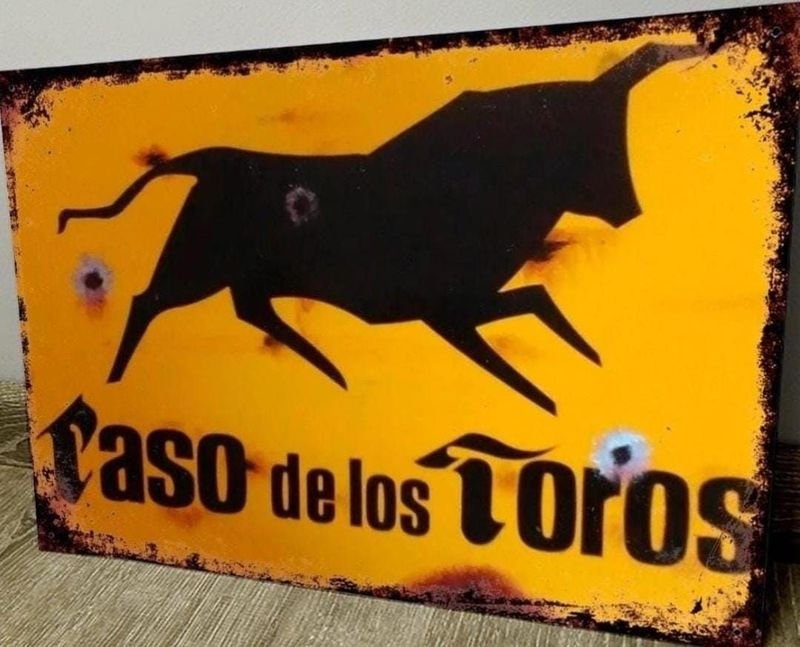Lote anterior: Cartel decorativo de cartón amarillo y negro