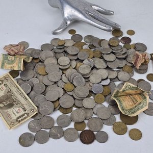 Lote anterior: Gran Selección de Monedas y Billetes Antiguas de Uruguay y otros países