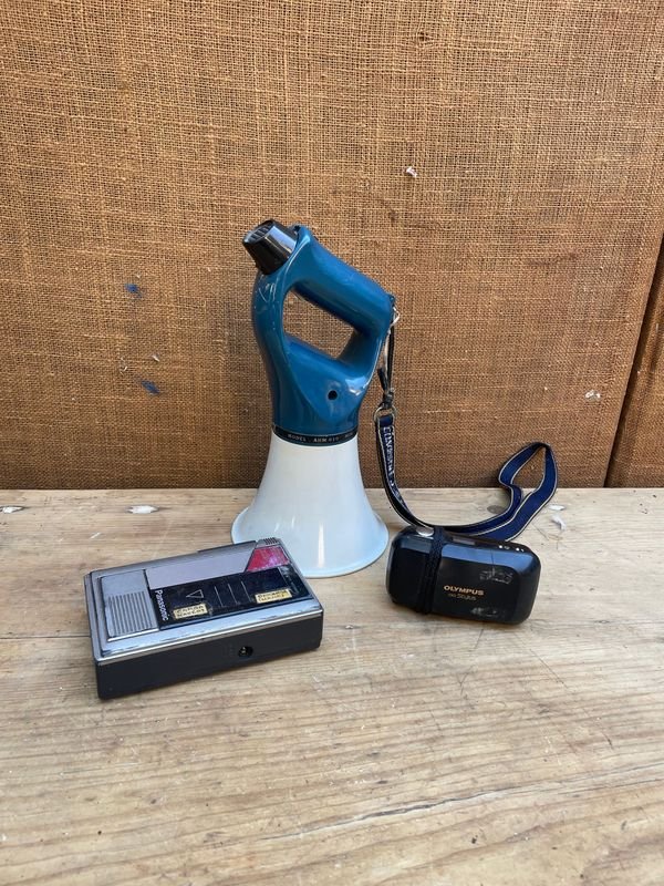 MEGAFONO , GRABADORA, CAMARA DE FOTOS Y DISCMAN COMO NUEV