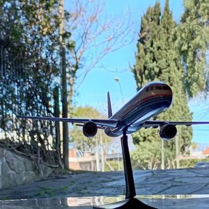 Maqueta Avión Boeing 757-300 Plástica Escala 1/200 con Base - imagen 2