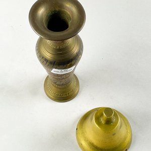 Dos piezas en bronce, campanilla de 7 cm y florero de 15 cm - imagen 2