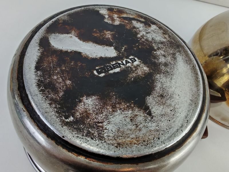 Olla y Caldera de Metal en Buena Condición - imagen 6