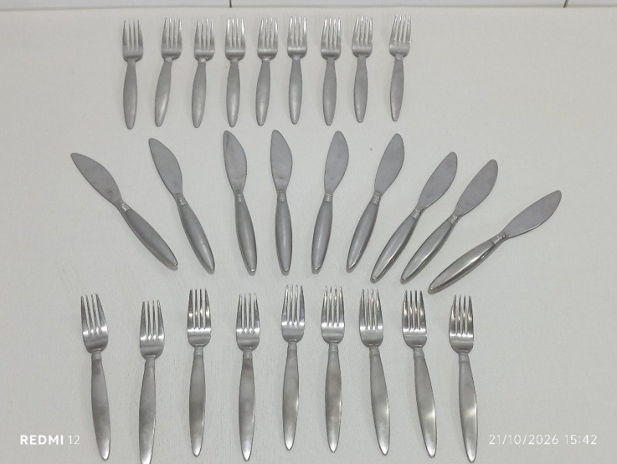 Set de Cubiertos Metálicos: Tenedores y Cuchillos de Acero Inoxidable