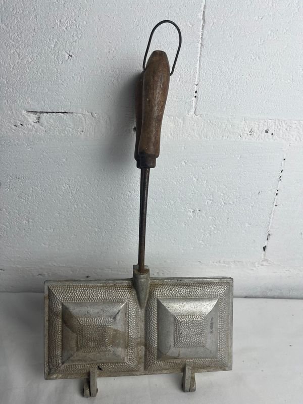 Sandwichera de Metal con Tongs y Tray - imagen 6
