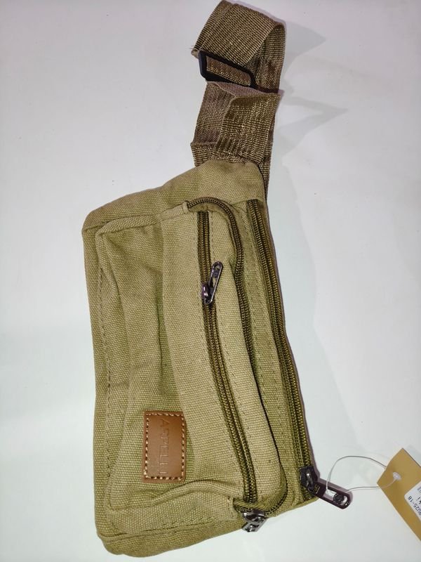 Riñonera de Tela Color Beige con Múltiples Bolsillos - imagen 1