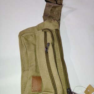 Riñonera de Tela Color Beige con Múltiples Bolsillos - imagen 1