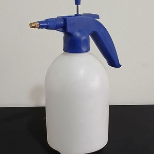 Fumigador Manual UTG 2 Litros con 2 Rollos de Manguera - imagen 4