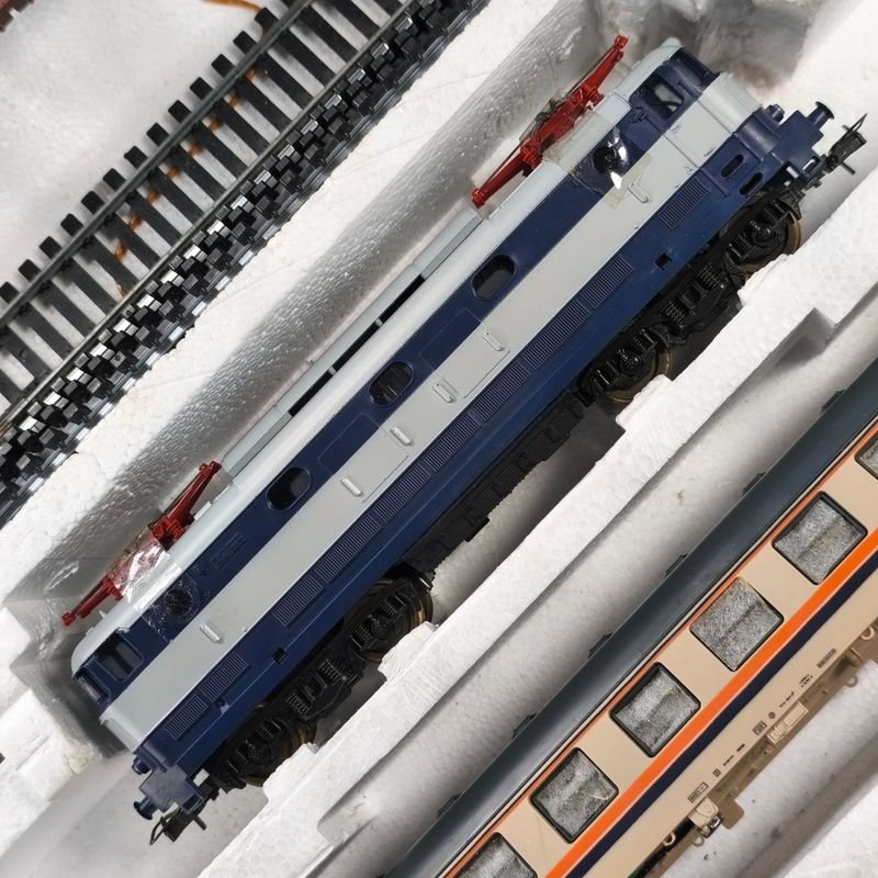 Colección de trenes modelo en HO escala con detalles y características - imagen 8