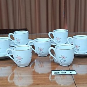 Juego de Porcelana Olmos con Rosas Rosadas y Filete Dorado - imagen 8
