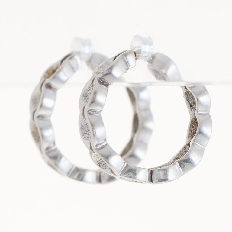 Pareja de aros y anillo en oro - imagen 2