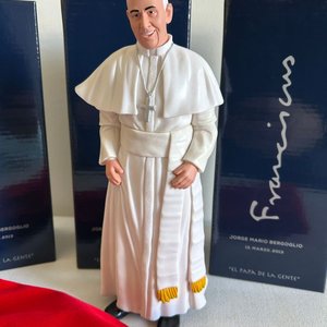 Estatuillas Coleccionables del Papa Francisco en Poliresina - imagen 4