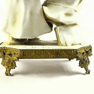 Figura de niñas en Biscuit en base de bronce de 15 cm - imagen 4