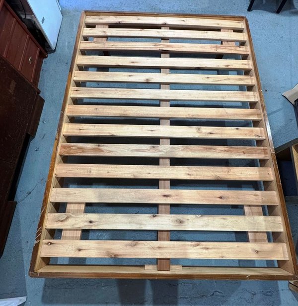 Base de cama para colchón tamaño queen - imagen 1
