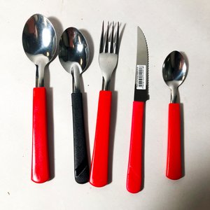Set de 36 Cubiertos Metálicos con Mangos de Colores - imagen 3