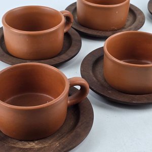 Juego de 6 Tazas de Té de Cerámica con Platillos de Madera - imagen 3