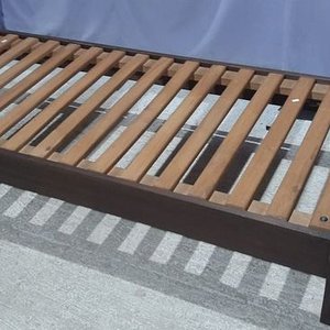 Cama de 1 Plaza Desarmable de Madera Oscura - imagen 3