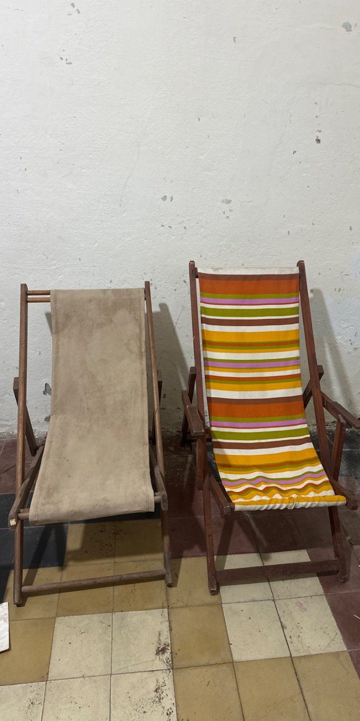 Dos Sillas de Playa Plegables de Madera y Tela