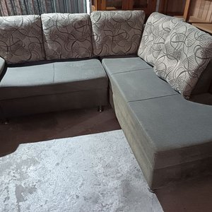Lote siguiente: Juego de Living en L Gris con Estampado Geométrico