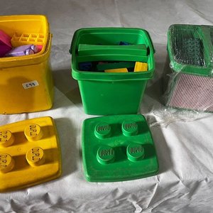 Lote siguiente: 3 Cubos con Bloques de Construcción tipo LEGO Duplo