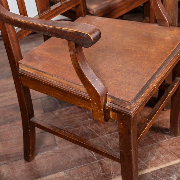 Mesa de comedor en madera tallada con sillas y butacas restauradas - imagen 2