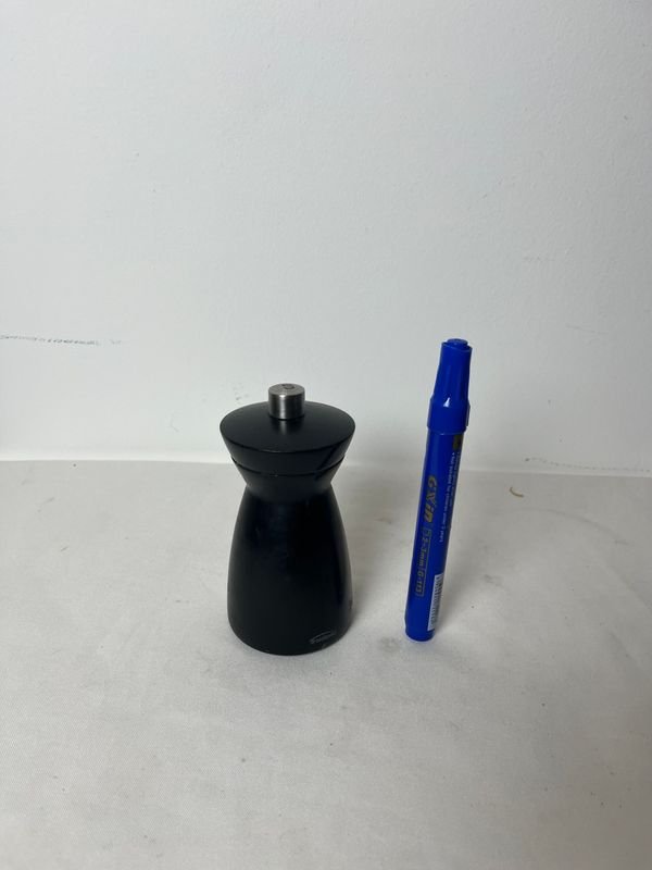 Pimentero Clásico Negro de Madera con Mecanismo Metálico - imagen 1