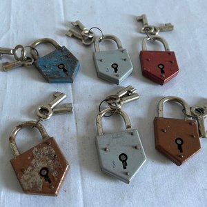 Lote de 6 Candados Antiguos con Llaves - imagen 2