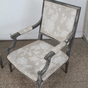 Par de Sitiales Luis XVI Estilo Francés con Tapizado Floral - imagen 5