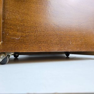 Aparador pequeño de madera con dos puertas y estante - imagen 7