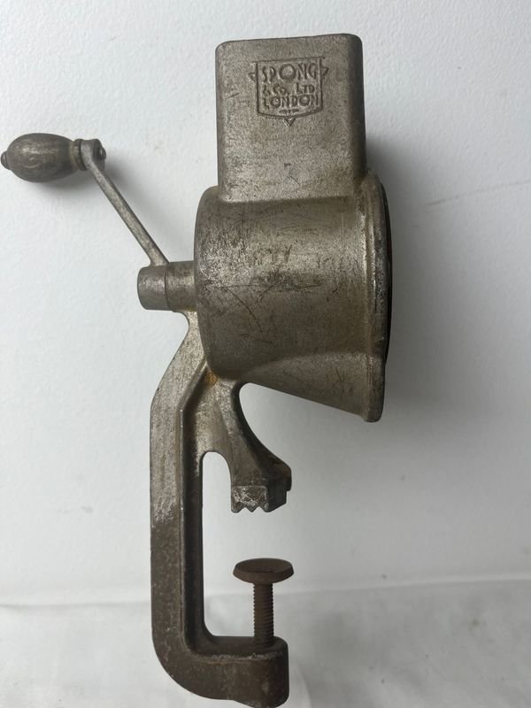 Rebanador antiguo de metal, excelente condición - imagen 4