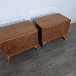 Par de Mesas de Luz de Madera con Cajones - imagen 6