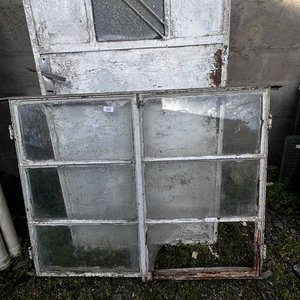 Ventana Antigua de Hierro con Reja y Banderola - imagen 2