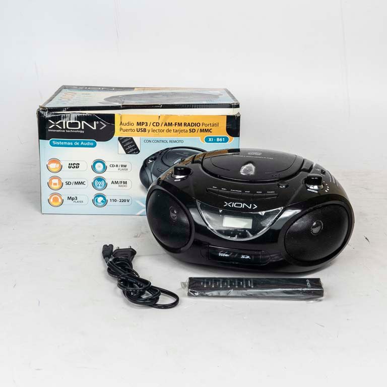 Radio Portátil Xion Huevito con CD/MP3, USB y Control Remoto