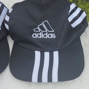 Lote de Gorros Deportivos Adidas y Nike Nuevos - imagen 3