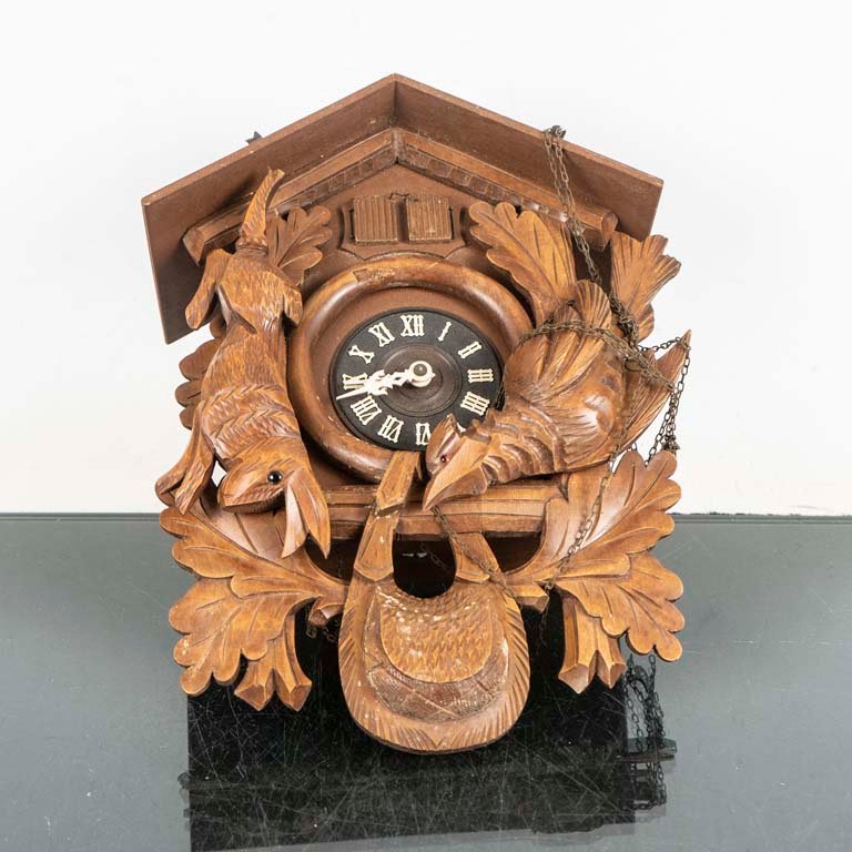 Reloj de Cuco Suizo con Movimiento Musical y Detalles Tallados